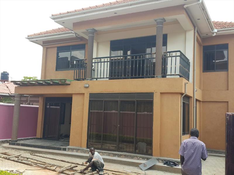 Town House for sale in Kawuku Kampala