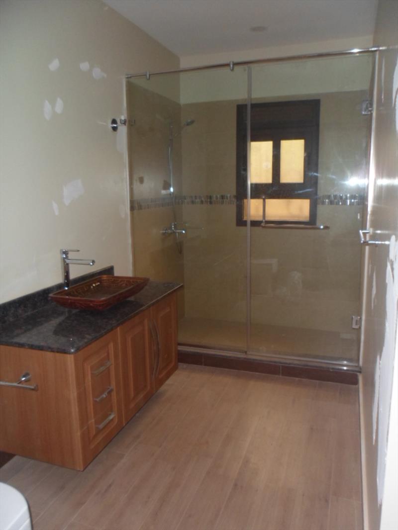 Town House for rent in Naguru Kampala