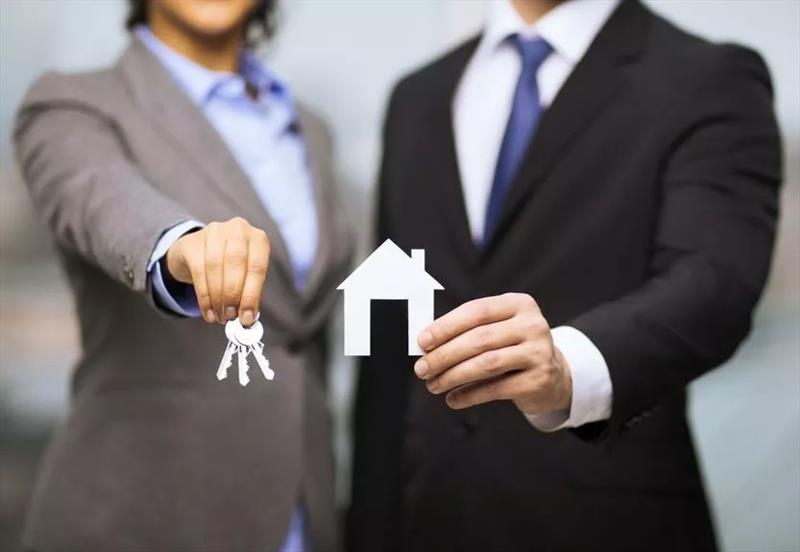 What exactly does a real estate agent do?