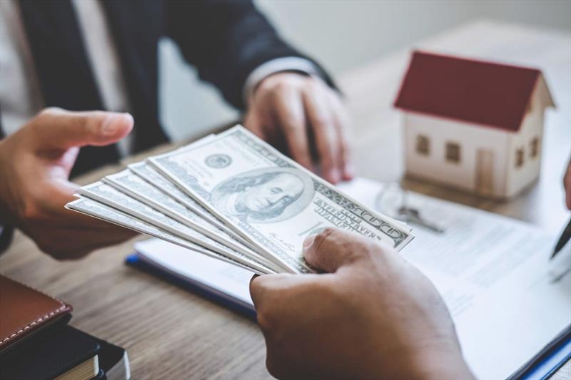 How much money do real estate agents make?
