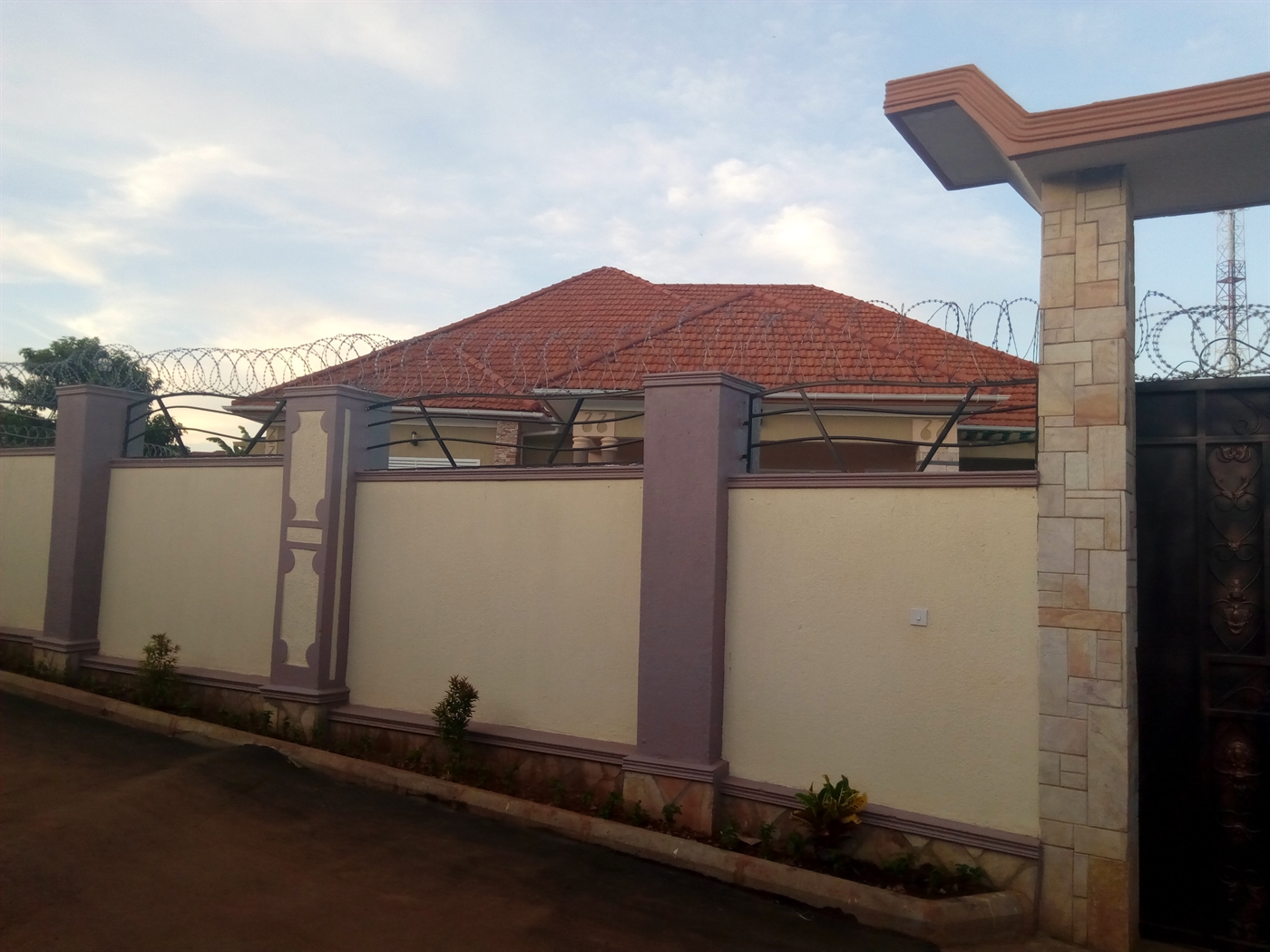 Bungalow for sale in Kitende Wakiso