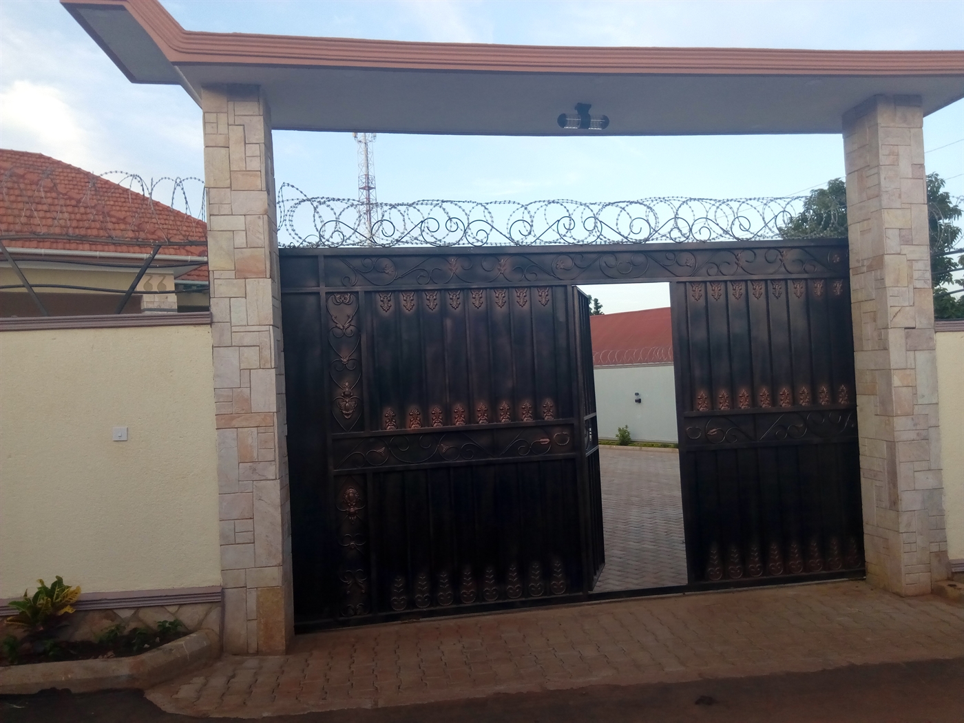 Bungalow for sale in Kitende Wakiso