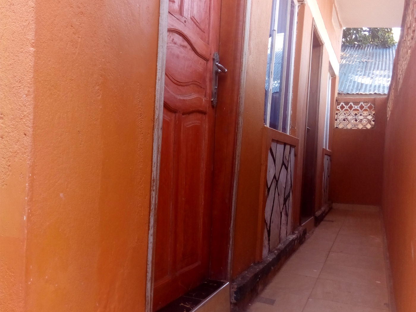 Guest house for sale in Zana Wakiso