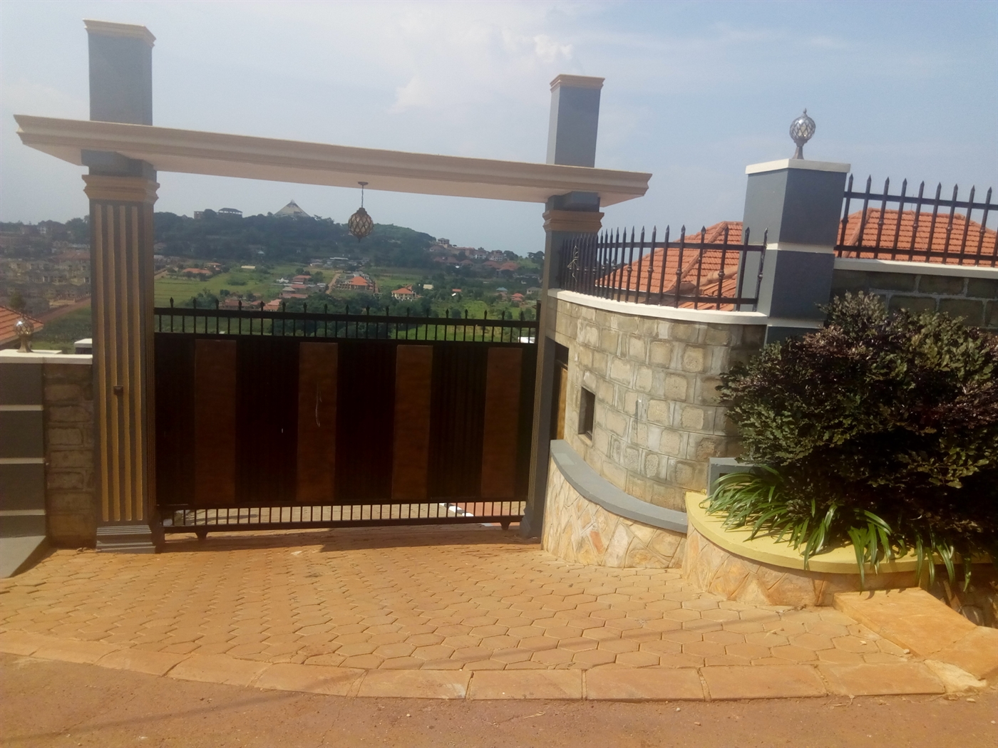 Duplex for sale in Bwebajja Wakiso