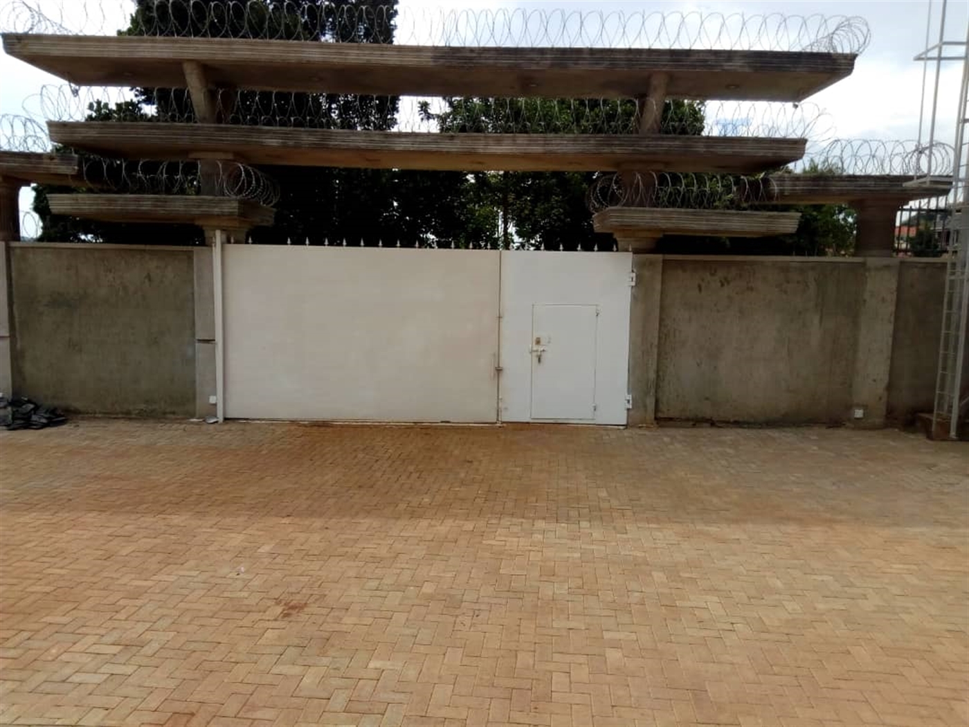 Duplex for rent in Bwebajja Wakiso