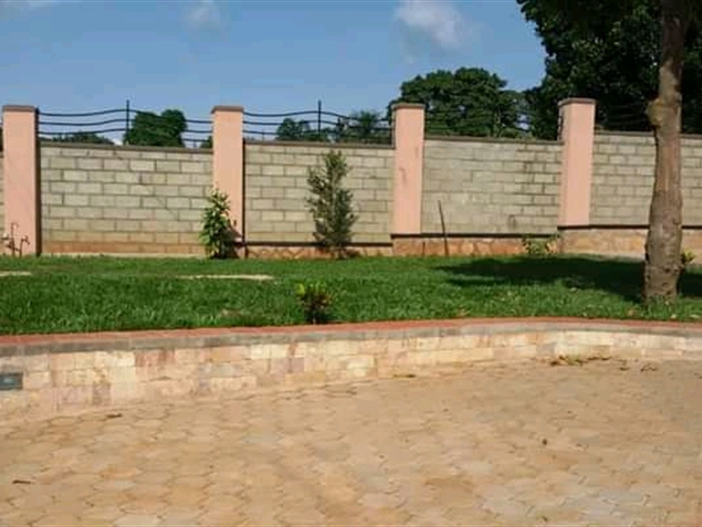 Bungalow for sale in Kitende Wakiso