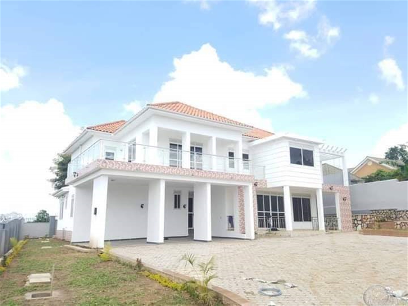 Duplex for sale in Kyanja Kampala