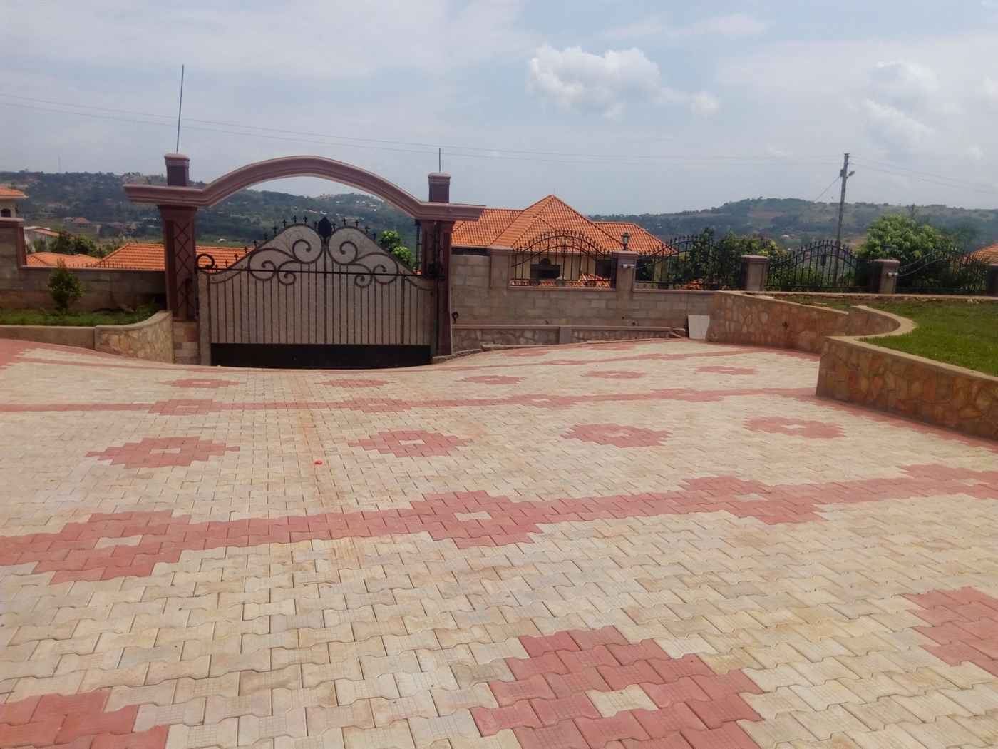 Duplex for sale in Bwebajja Wakiso