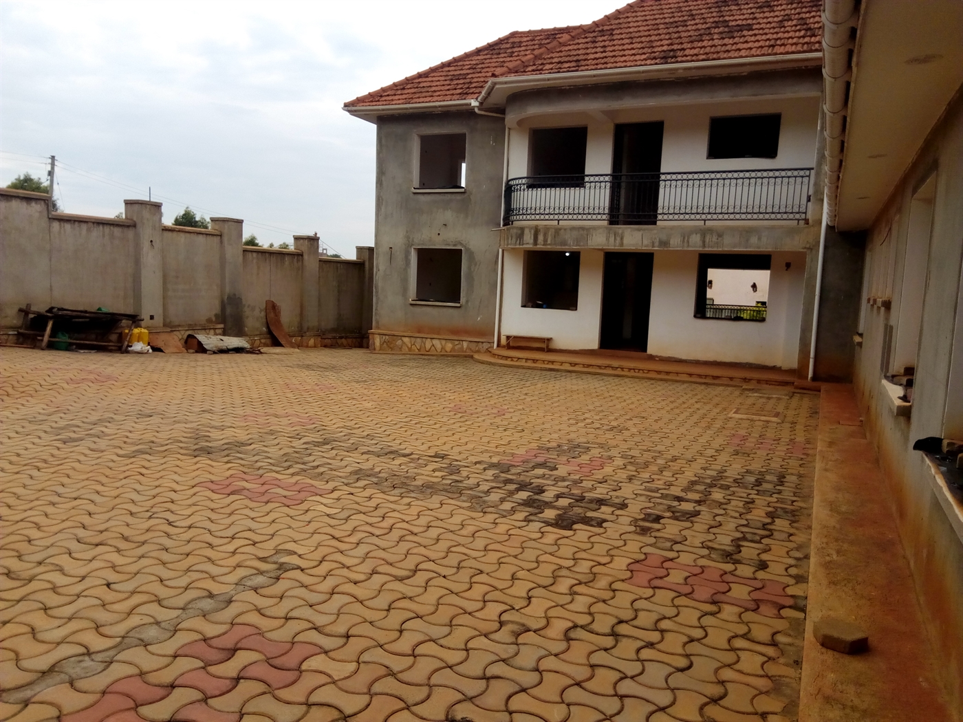 Duplex for sale in Lubowa Wakiso