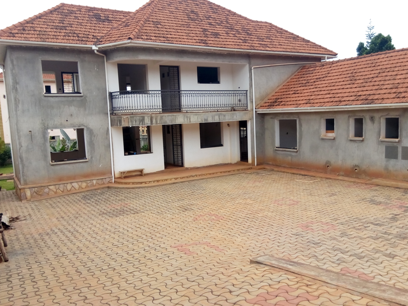 Duplex for sale in Lubowa Wakiso