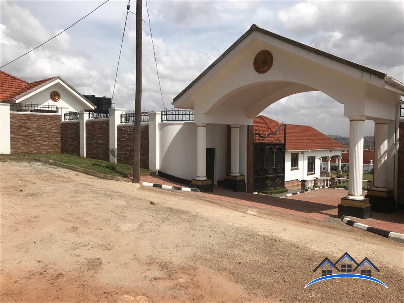 Mansion for sale in Lubowa Wakiso