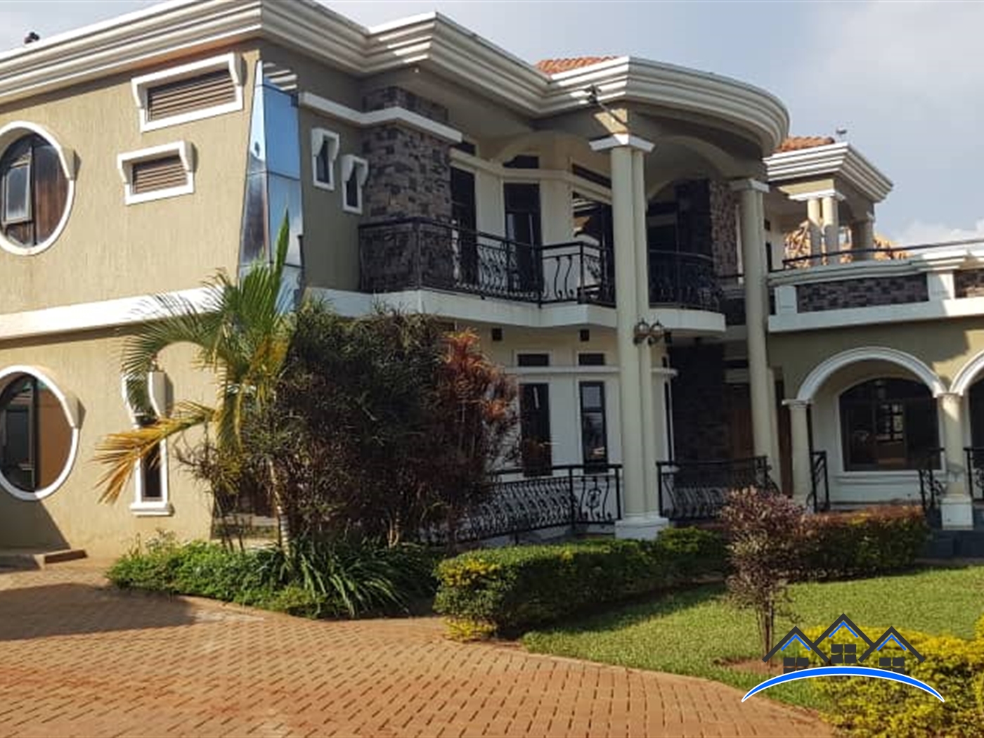 Mansion for sale in Bwebajja Wakiso