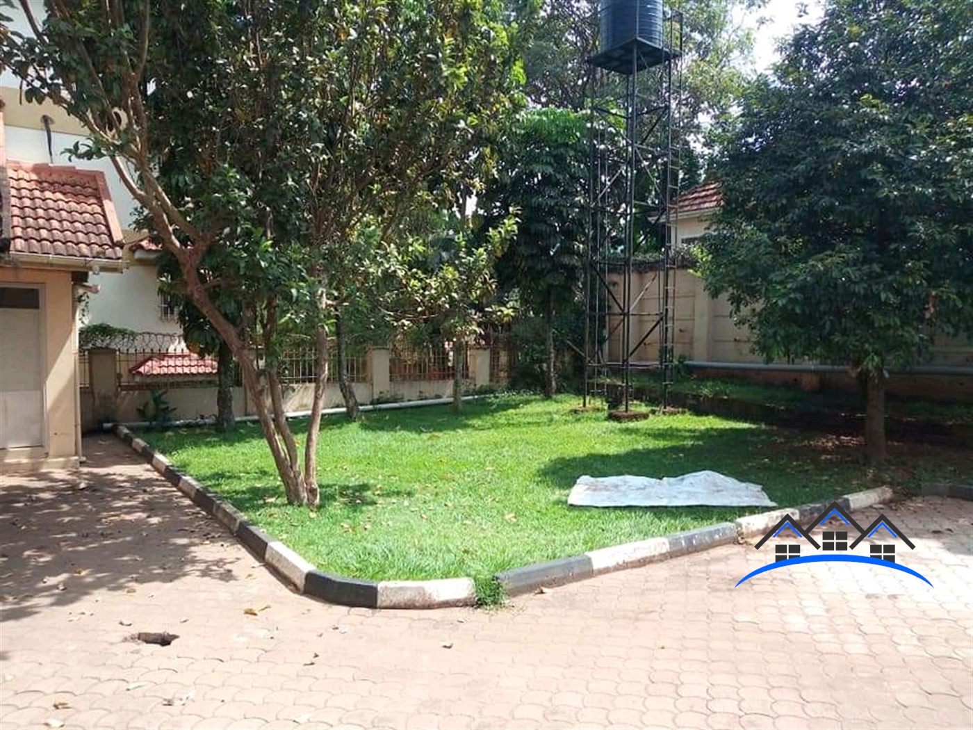 Mansion for sale in Bugoloobi Kampala