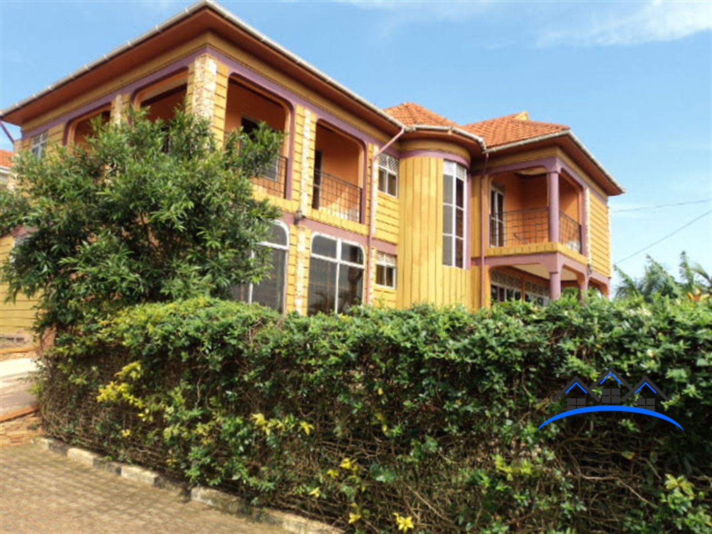 Mansion for sale in Kitende Wakiso