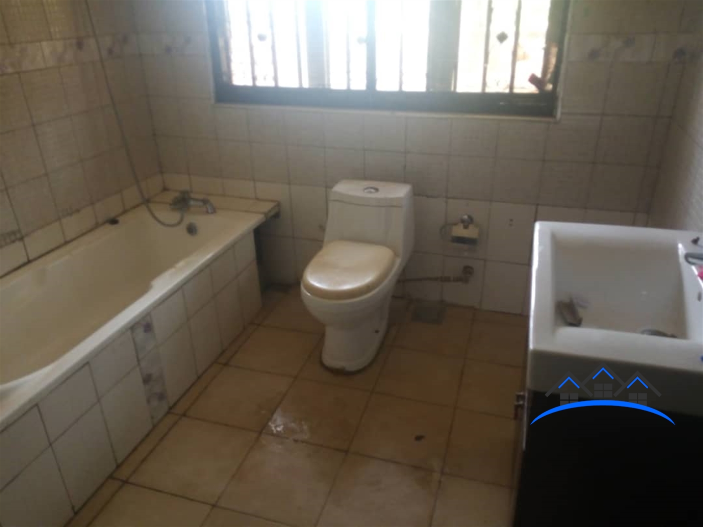 Duplex for rent in Bwebajja Wakiso