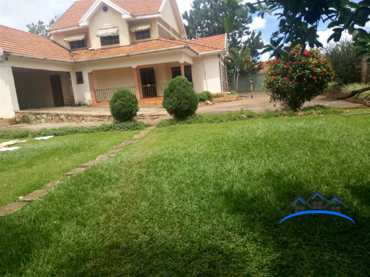 Duplex for rent in Bwebajja Wakiso