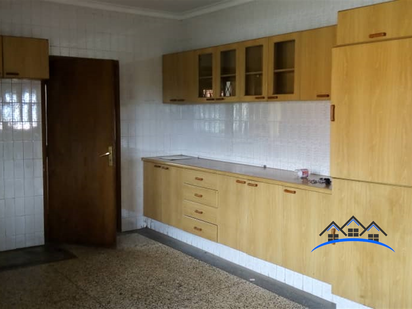 Storeyed house for rent in Bugoloobi Kampala