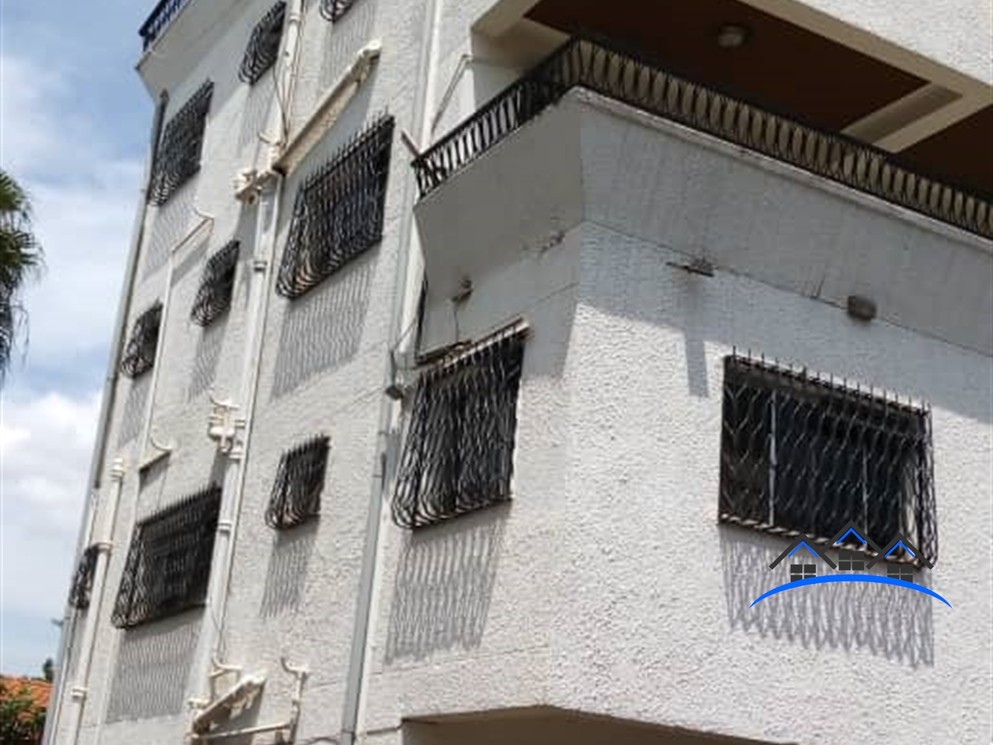 Storeyed house for rent in Bugoloobi Kampala