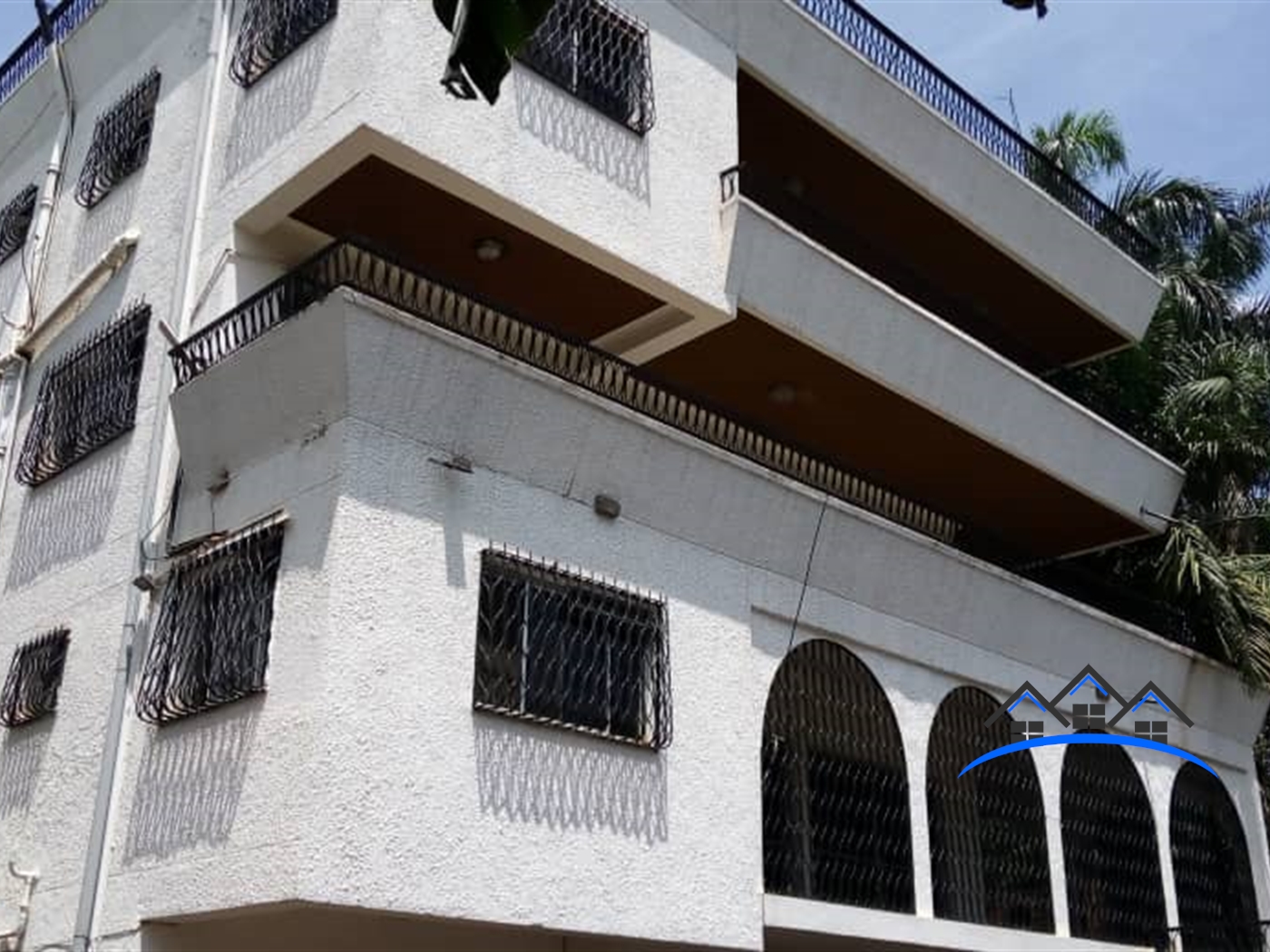 Storeyed house for rent in Bugoloobi Kampala