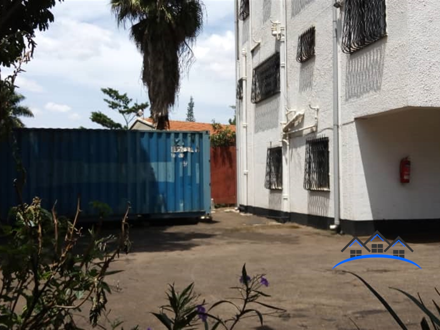 Storeyed house for rent in Bugoloobi Kampala