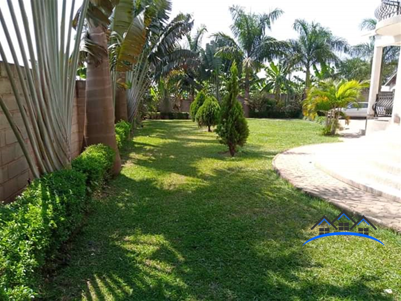 Mansion for sale in Kira Wakiso