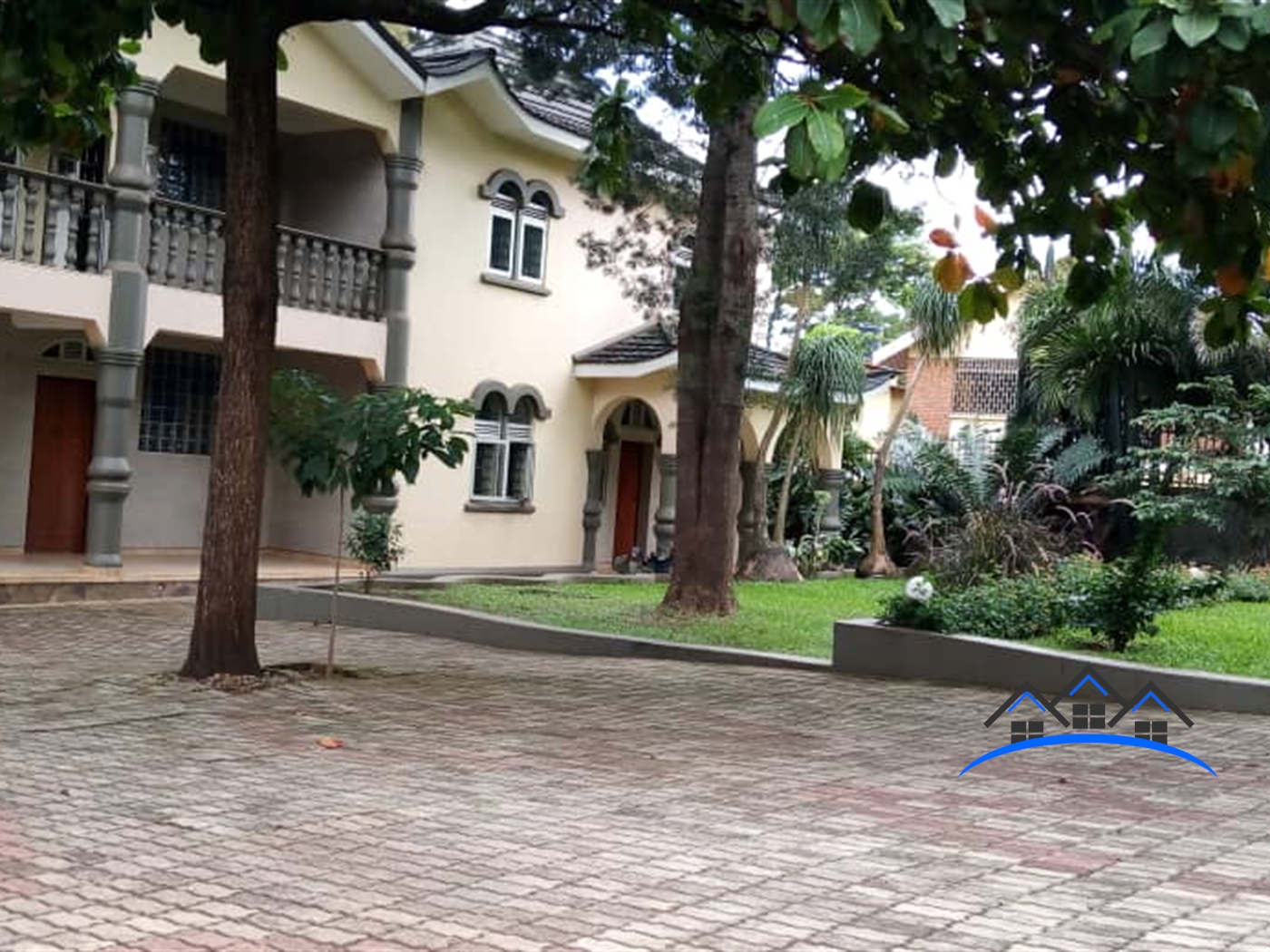 Mansion for rent in Bugoloobi Kampala