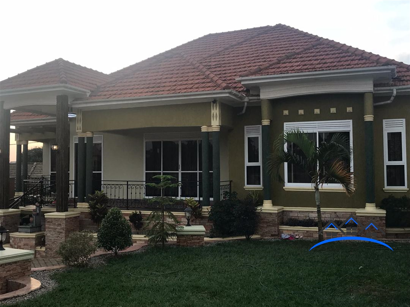 Mansion for sale in Kira Wakiso