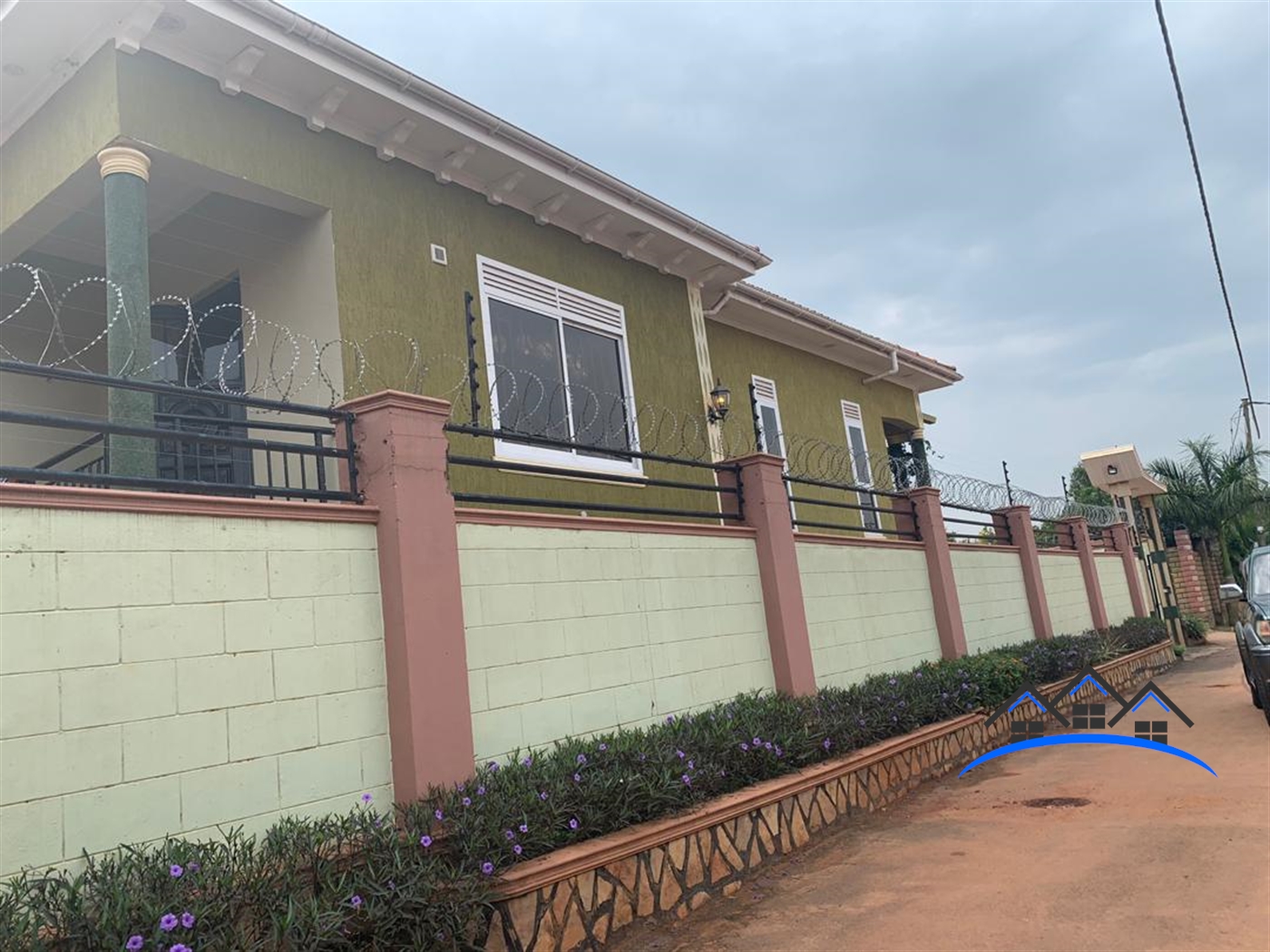 Mansion for sale in Kira Wakiso