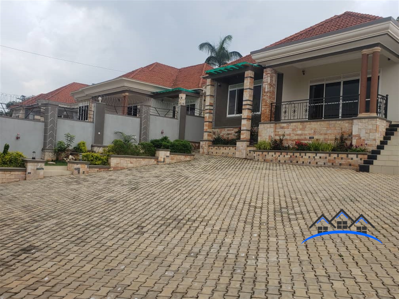 Mansion for sale in Bwebajja Wakiso