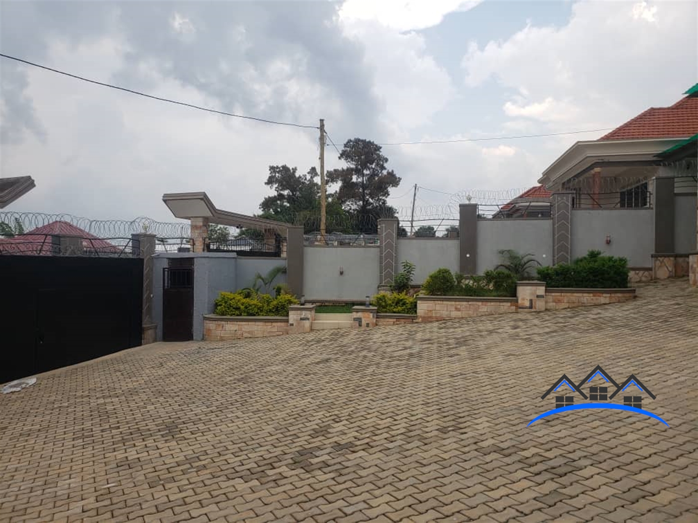 Mansion for sale in Bwebajja Wakiso