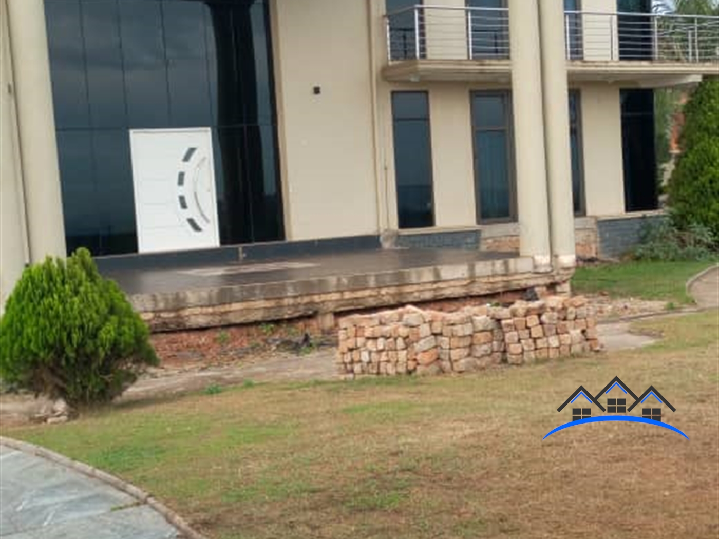 Storeyed house for sale in Bwebajja Wakiso