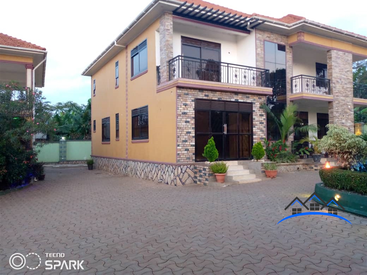 Storeyed house for sale in Nakweelo Wakiso