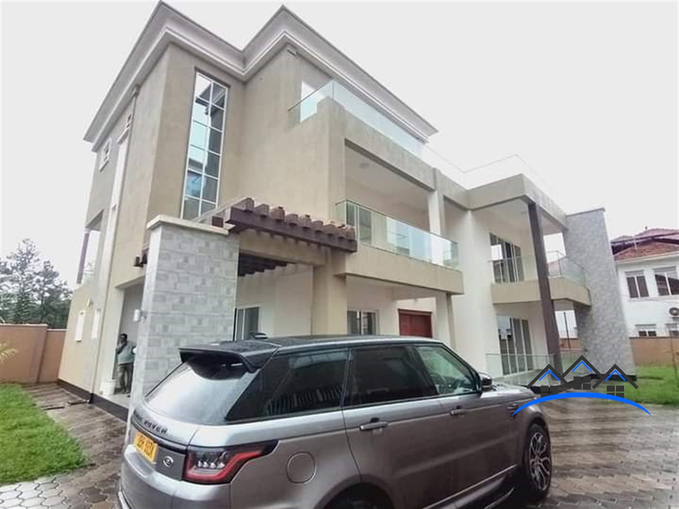 Storeyed house for sale in Munyonyo Kampala