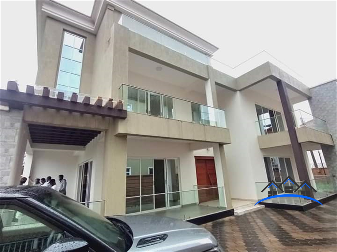 Storeyed house for sale in Munyonyo Kampala