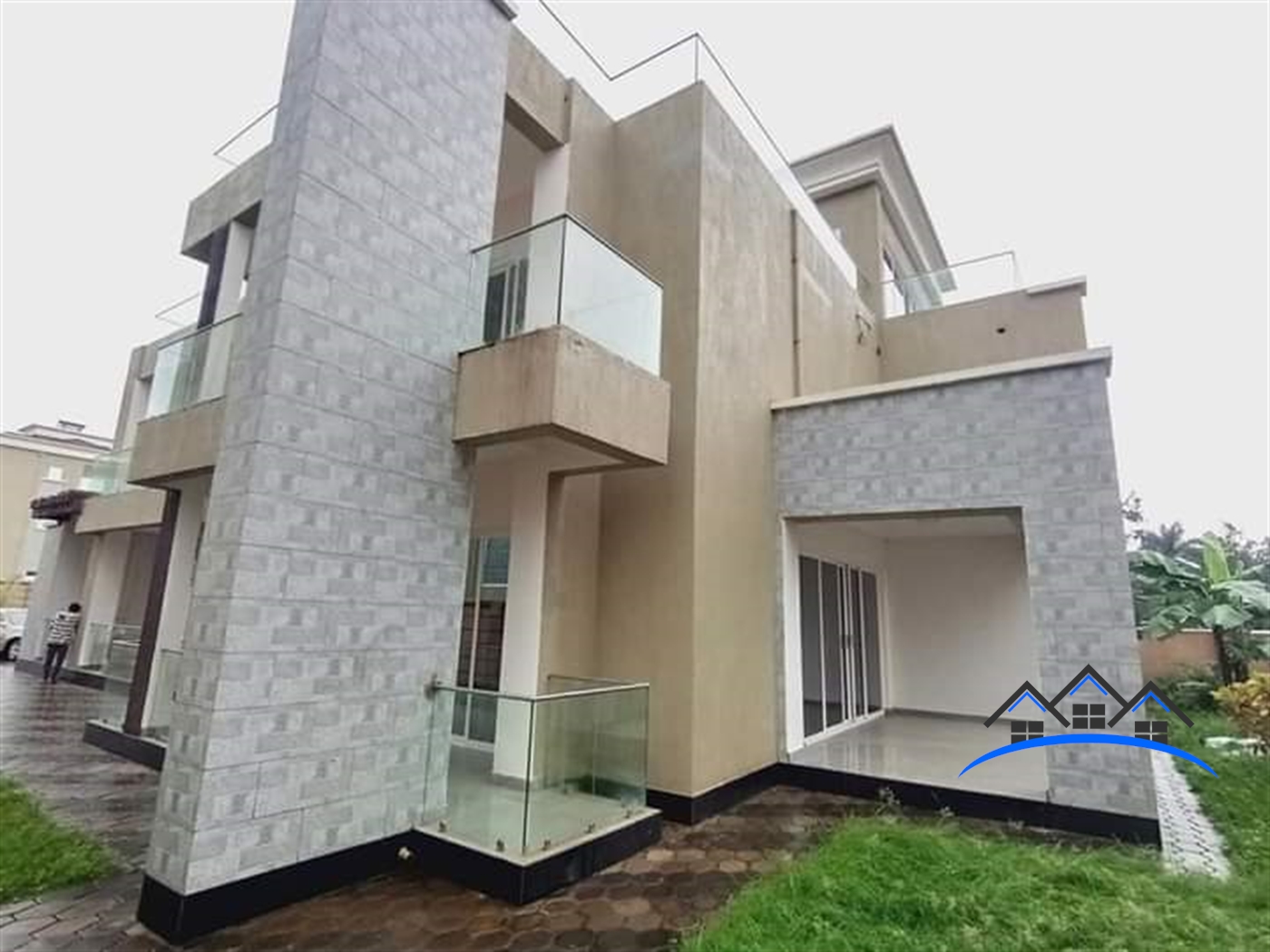 Storeyed house for sale in Munyonyo Kampala