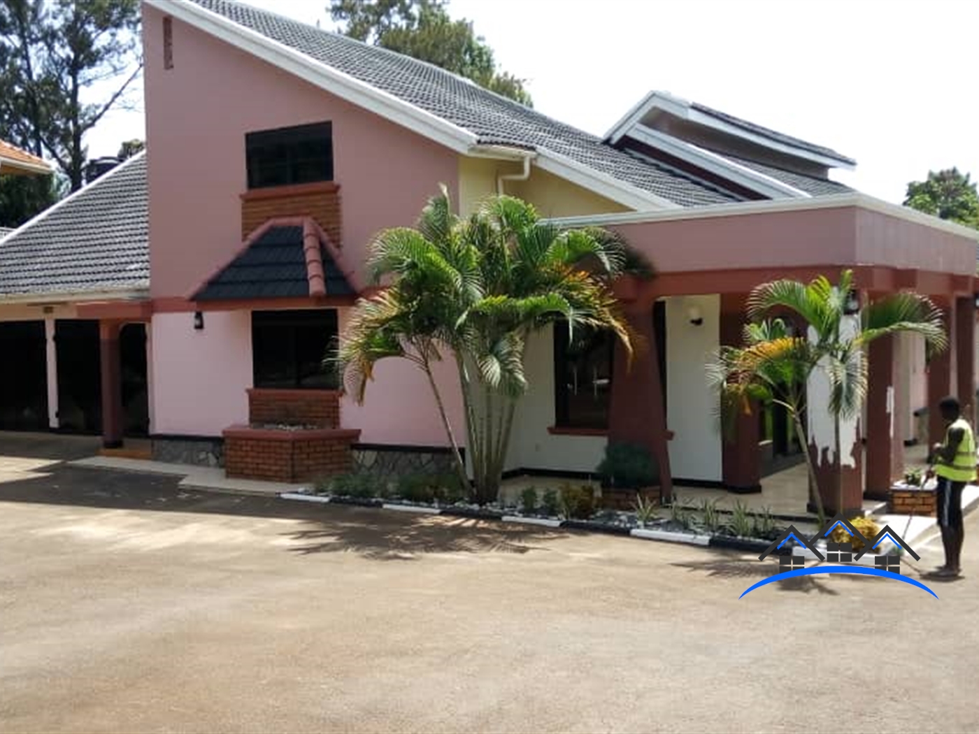 Bungalow for rent in Bugoloobi Kampala