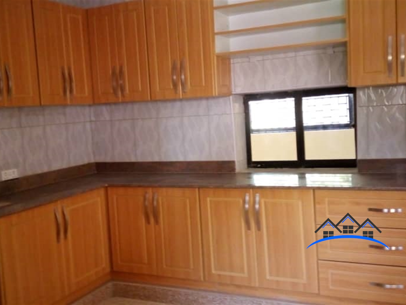 Bungalow for rent in Bugoloobi Kampala