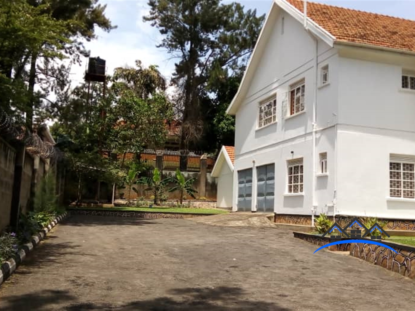 Storeyed house for rent in Bugoloobi Kampala