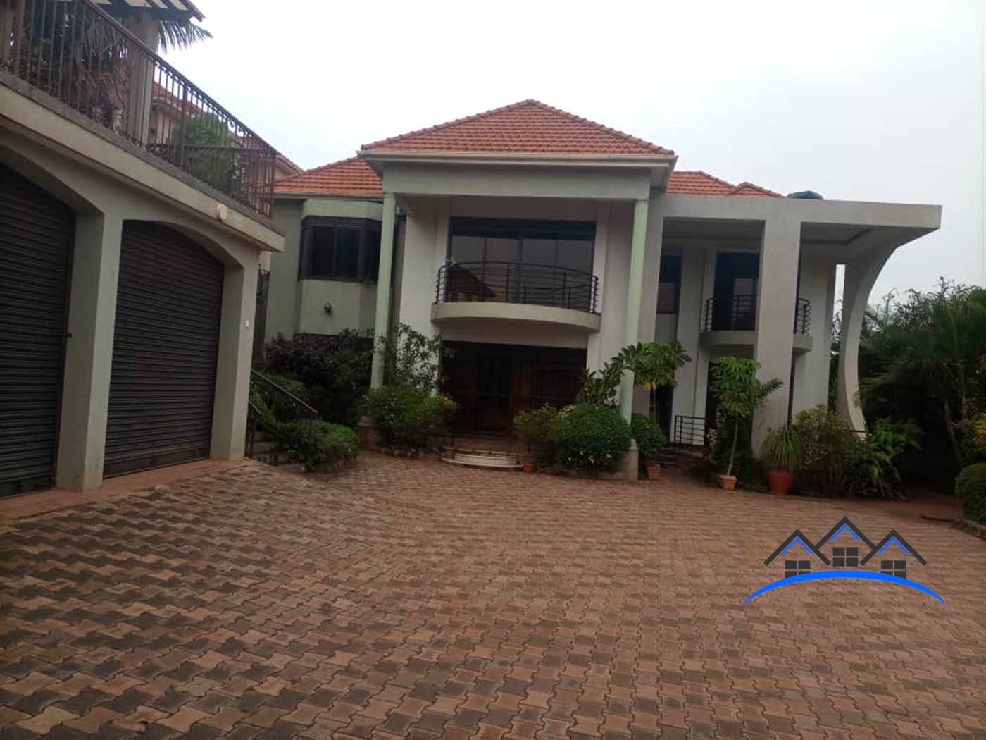 Storeyed house for sale in Munyonyo Kampala