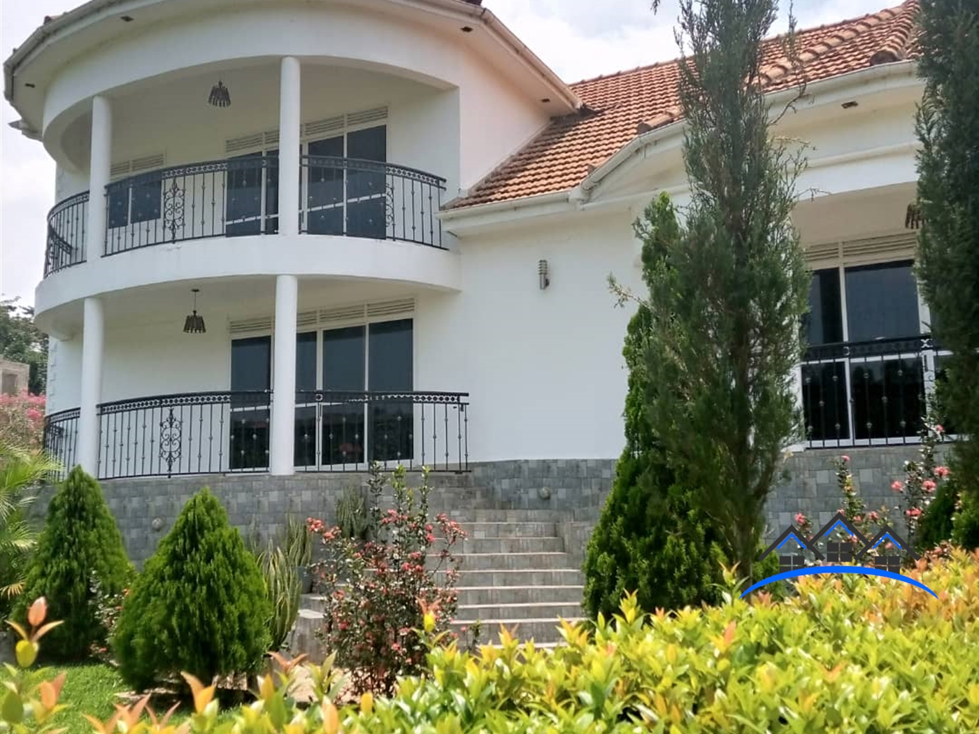 Storeyed house for sale in Bwebajja Wakiso