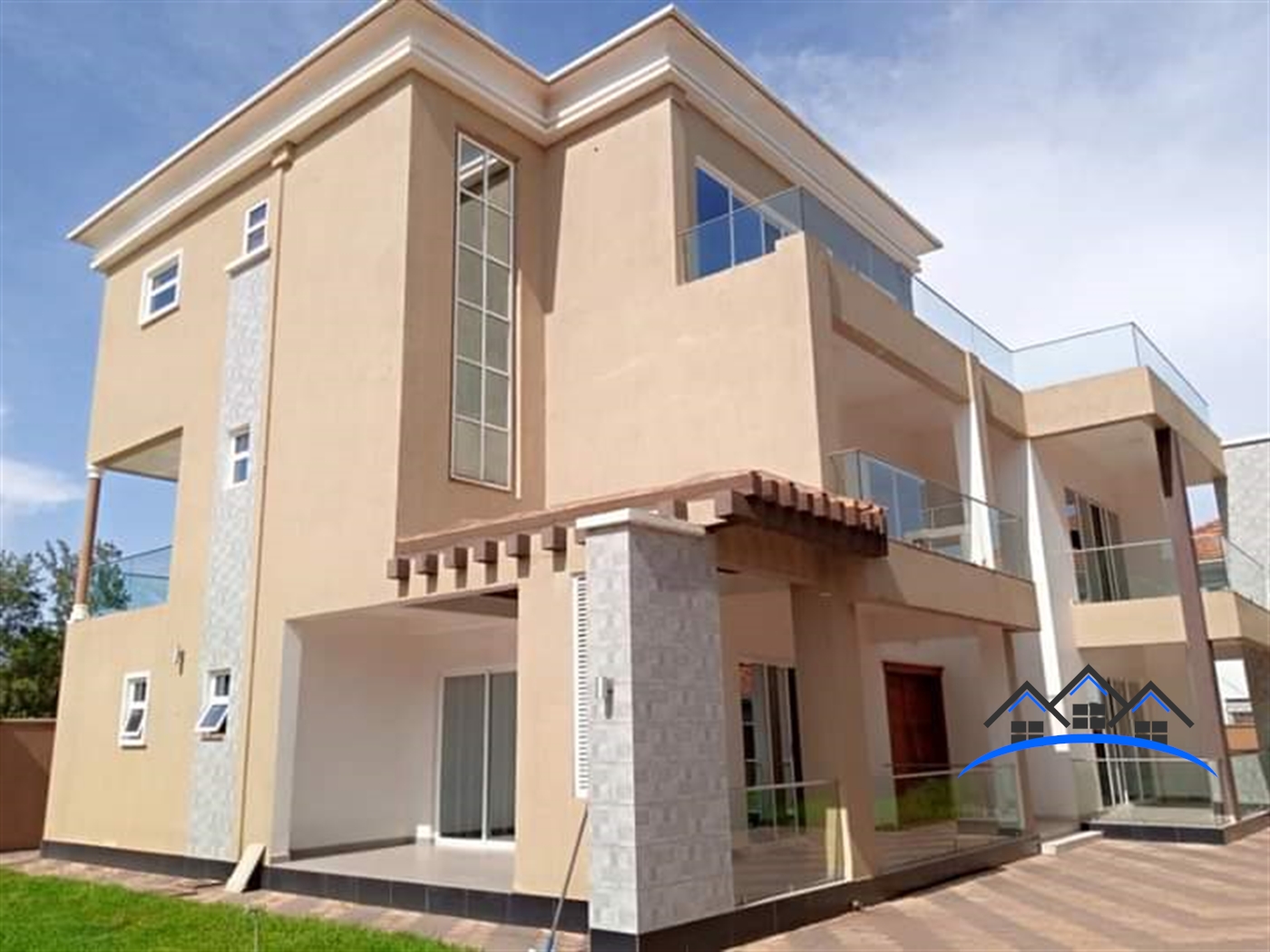 Storeyed house for sale in Munyonyo Kampala