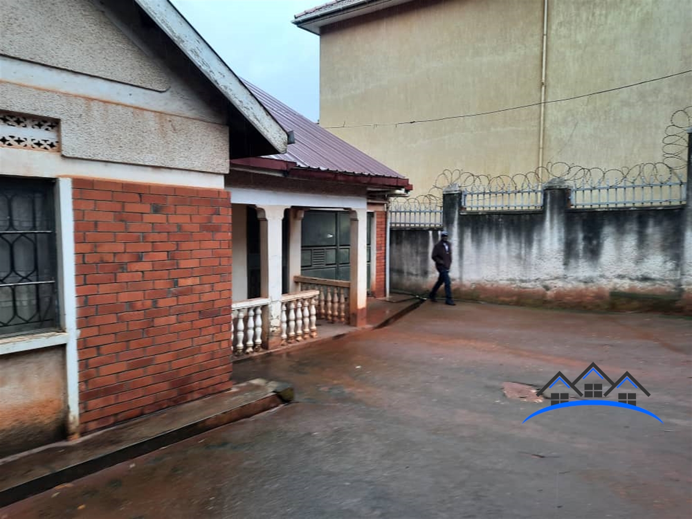 Storeyed house for sale in Bugoloobi Kampala