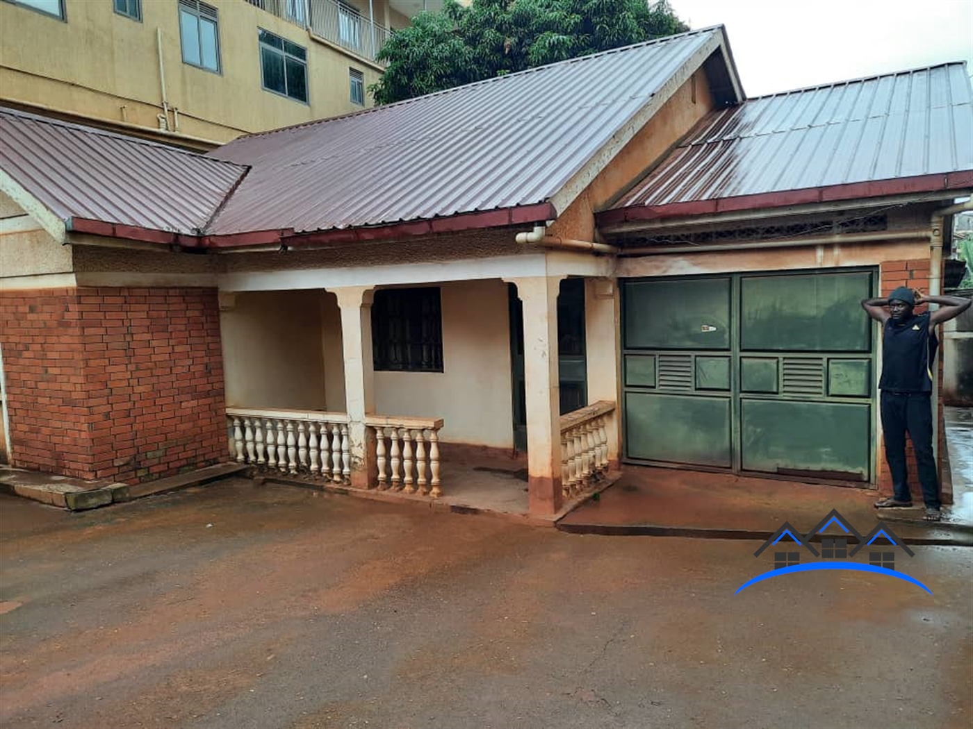 Storeyed house for sale in Bugoloobi Kampala