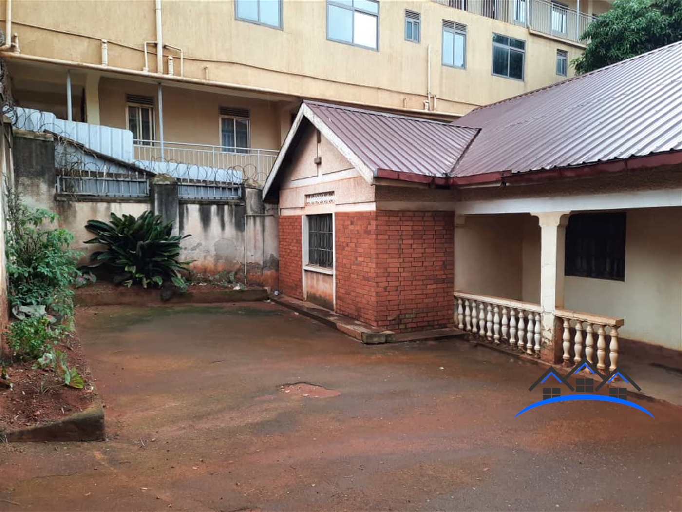 Storeyed house for sale in Bugoloobi Kampala