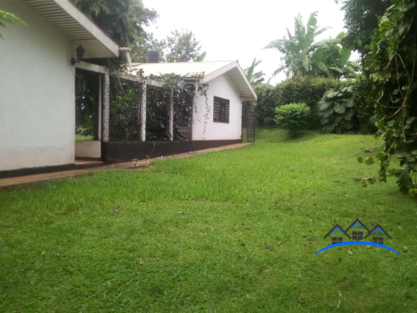 Bungalow for sale in Bugoloobi Kampala