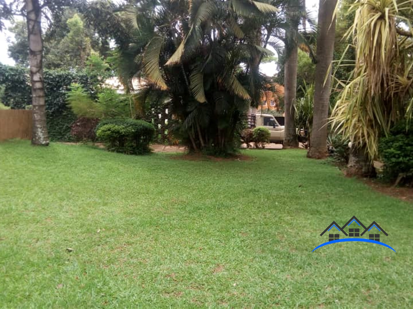 Bungalow for sale in Bugoloobi Kampala