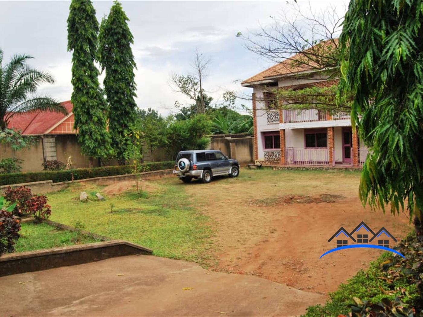 Storeyed house for sale in Halflondon Mbaale