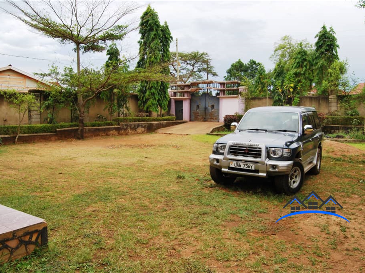 Storeyed house for sale in Halflondon Mbaale