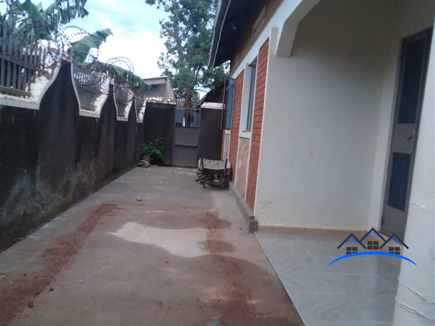 Bungalow for sale in Mutundwe Kampala