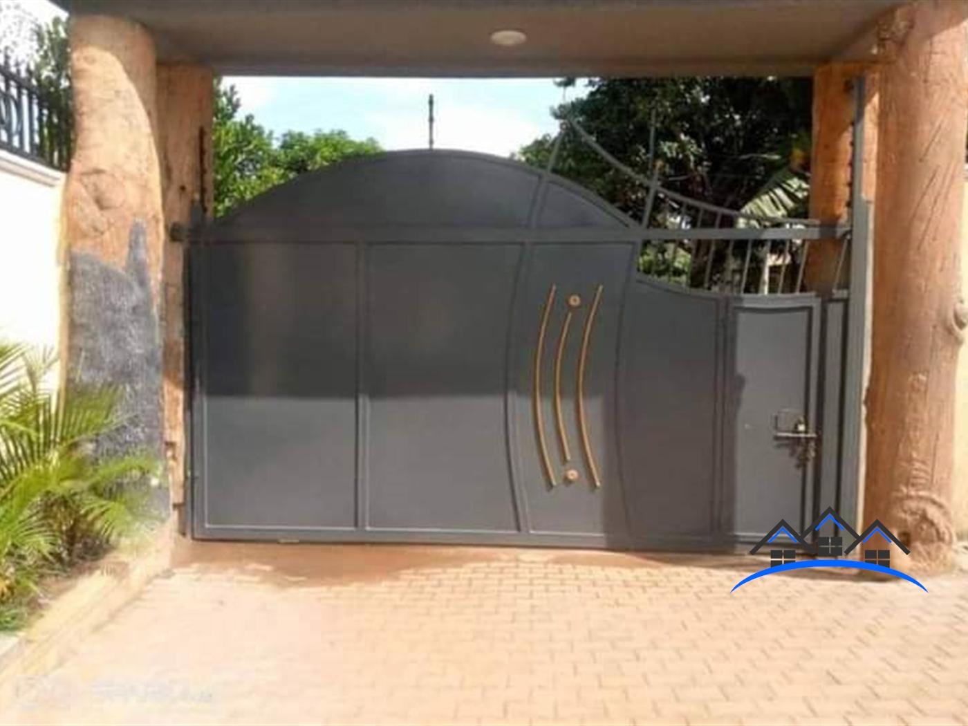 Bungalow for sale in Mutundwe Kampala